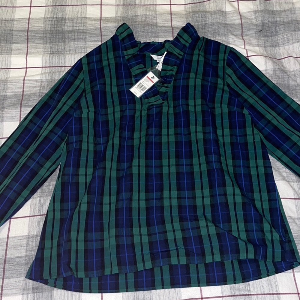 COPY - BRAND NEW Adorable ruffled neck green and navy 3/4 sleeve!